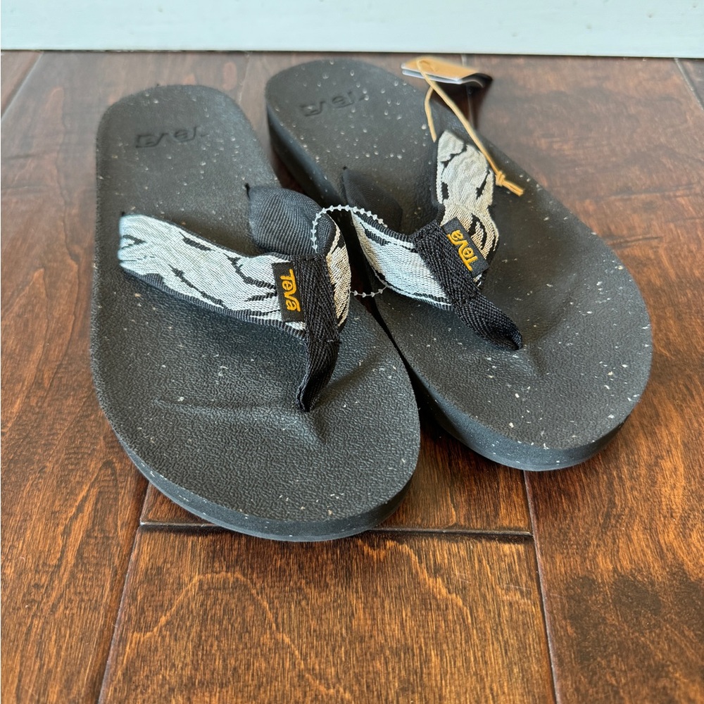 Teva Women's ReFlip Flip Flops Black/White Womens Size 8 New with tags